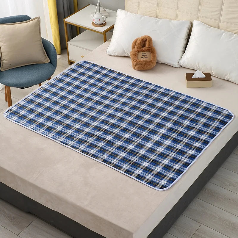 Alèse imperméable 50x70 cm motif carreaux marine